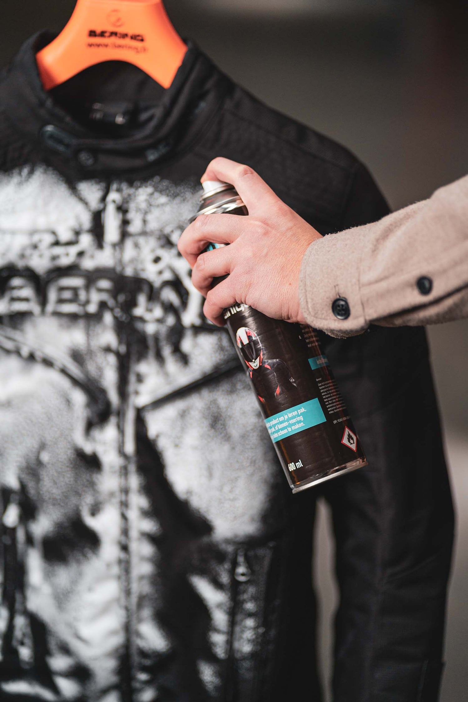 Anzug- & Helmreiniger 600 ml